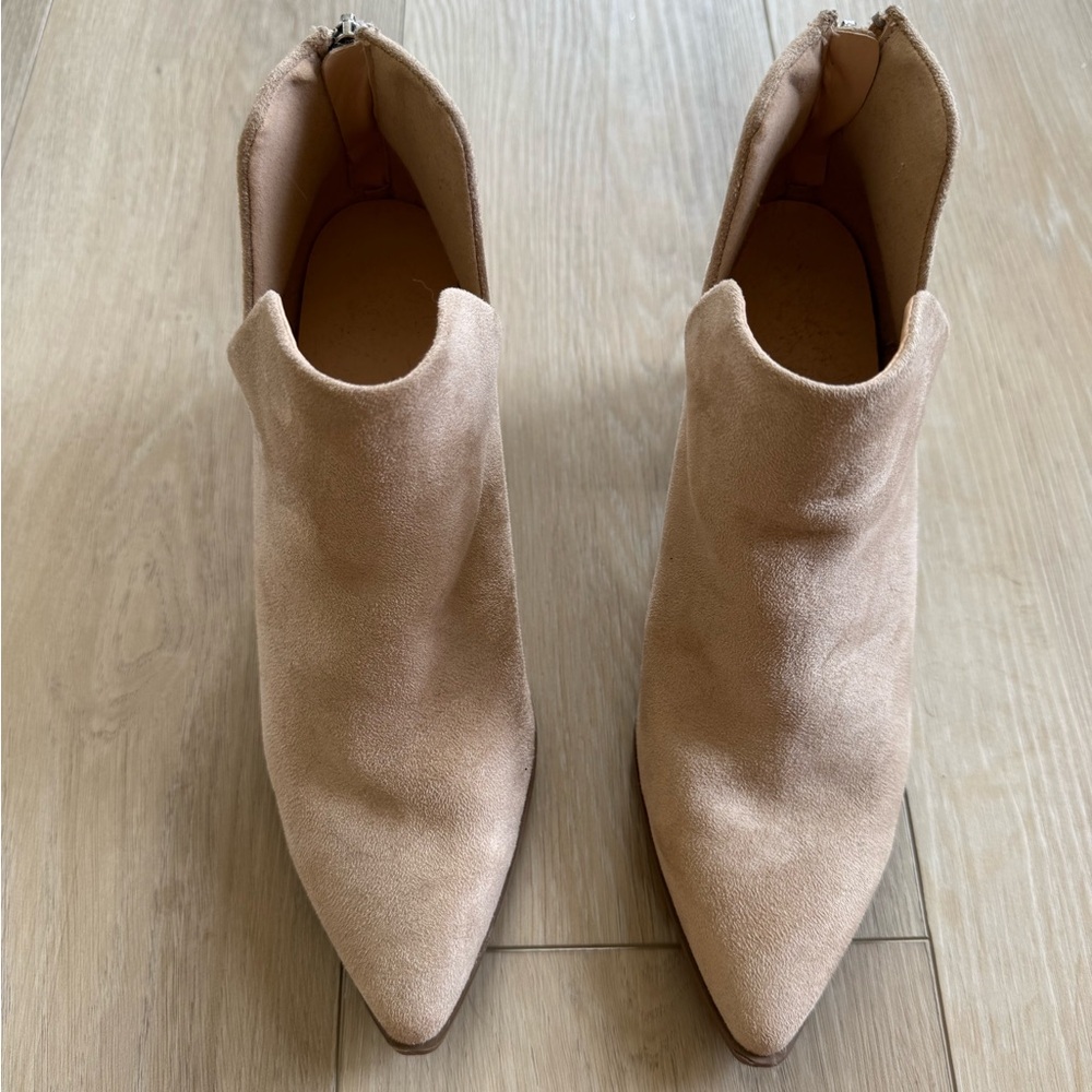 Elegant Tan Suede Ankle Boots